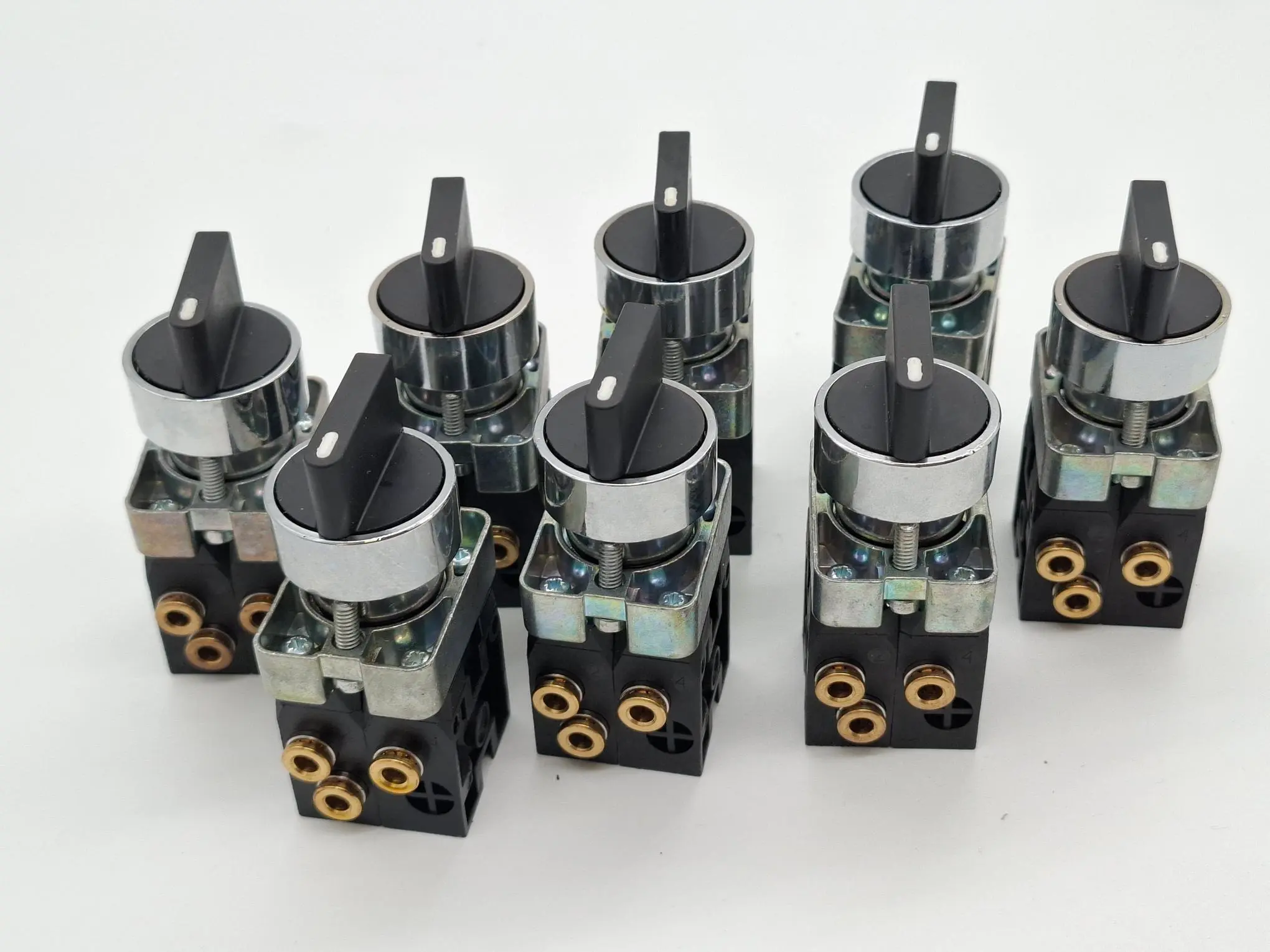 Produktfoto 1 von 2 Stück Pneumatik Schalter, 5/3 Wege, 104.53.32.6.30.1L
