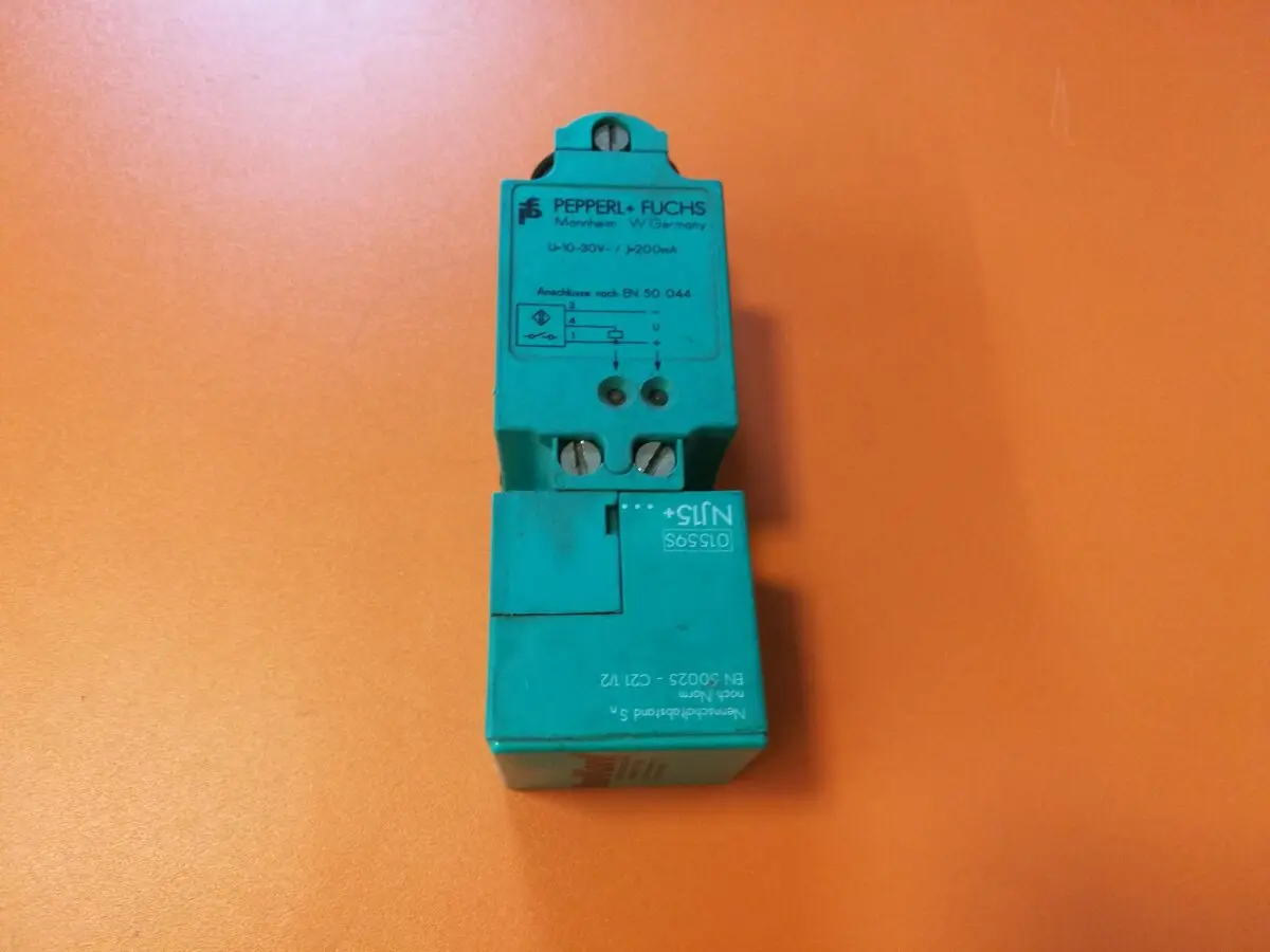 Produktfoto 1 von PEPPERL + FUCHS VariKont induktiver Sensor NJ15+U1+E Näherungsschalter