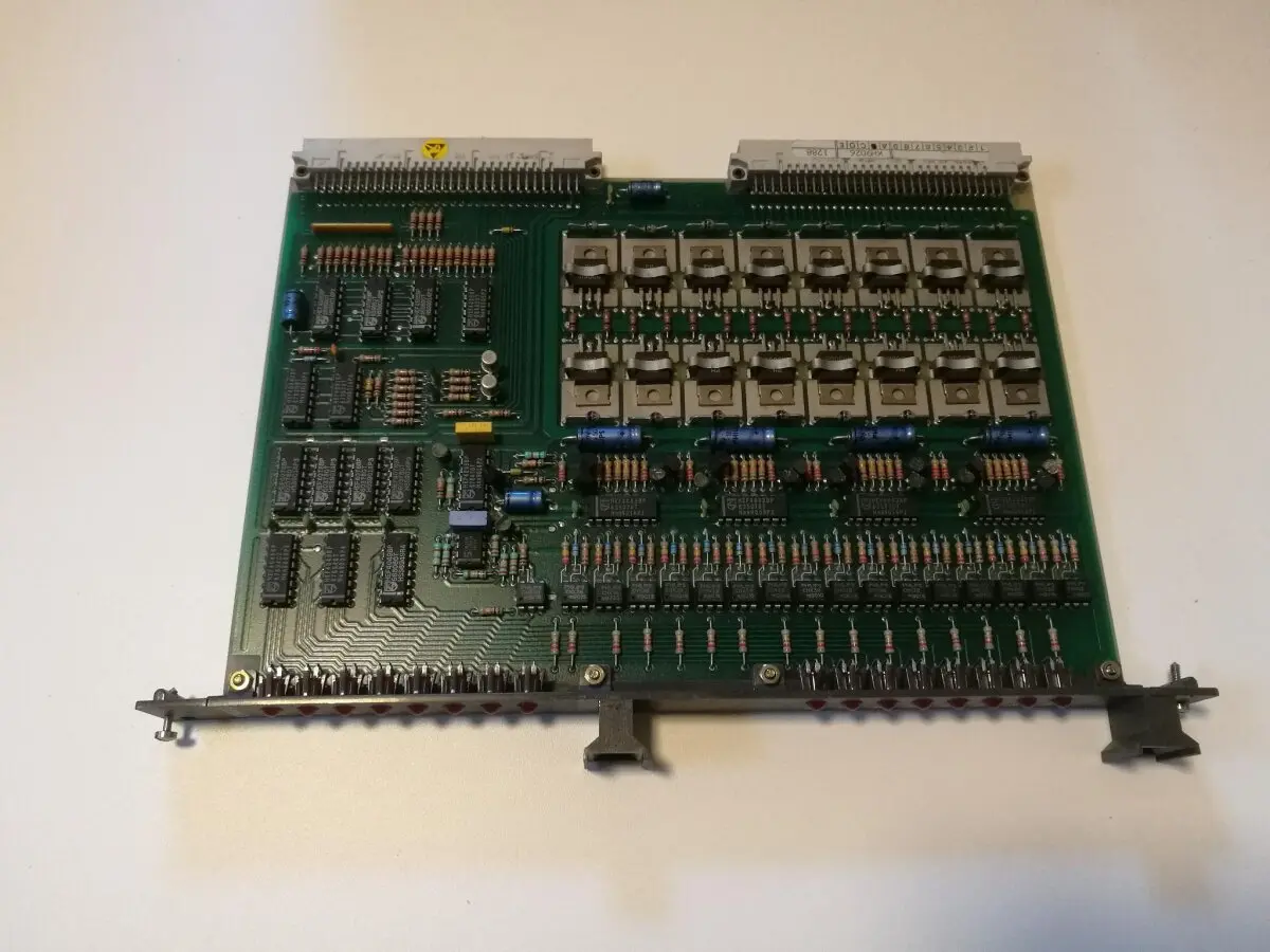 Produktfoto 1 von Philips Nyquist PC20 Ausgangsmodul OM23 9465 070 05201 946507005201 16DO 24V 0,5