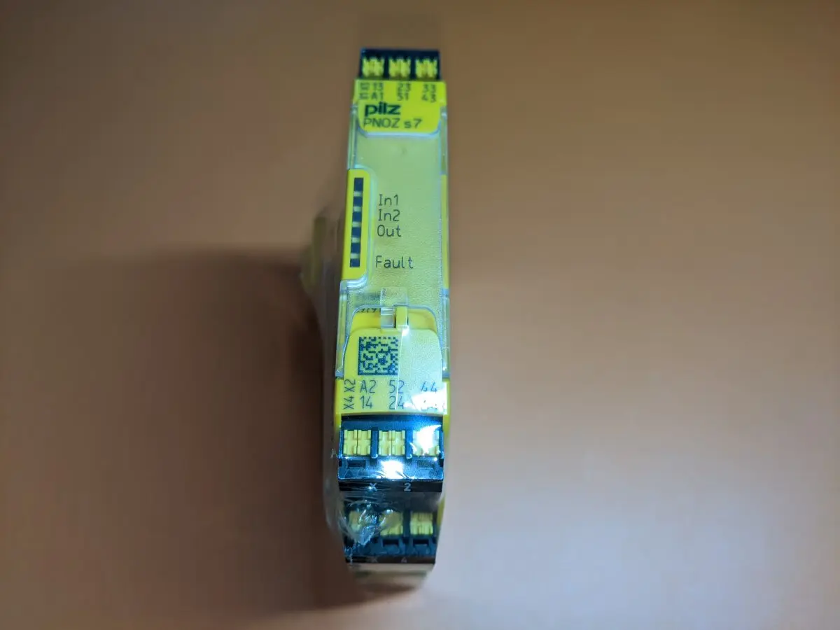 Produktfoto 1 von Pilz Sicherheitsrelais Pnoz S7 C 24VDC 4n/o 1n/c 751107