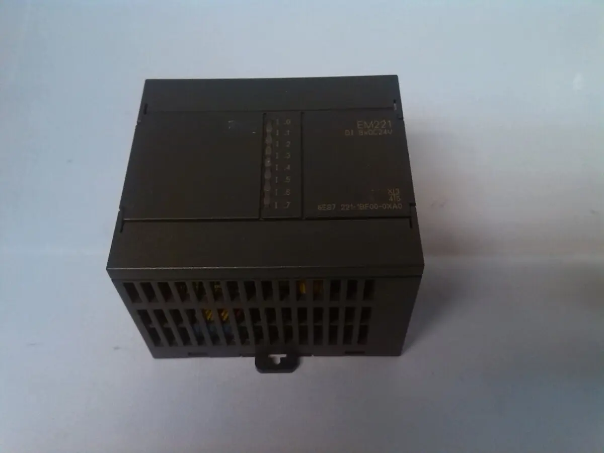 Produktfoto 1 von Siemens Simatic S7 Eingangsmodul 8DI EM221 6ES7221-1BF00-0XA0 digital input
