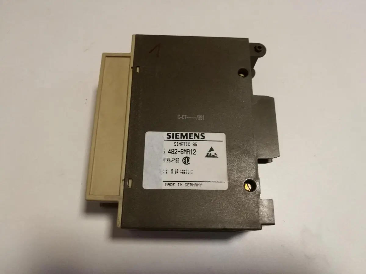 Produktfoto 1 von Siemens Simatic S5 6ES5482-8MA12  Digital input output 16x 24VDC 6ES5 482-8MA12