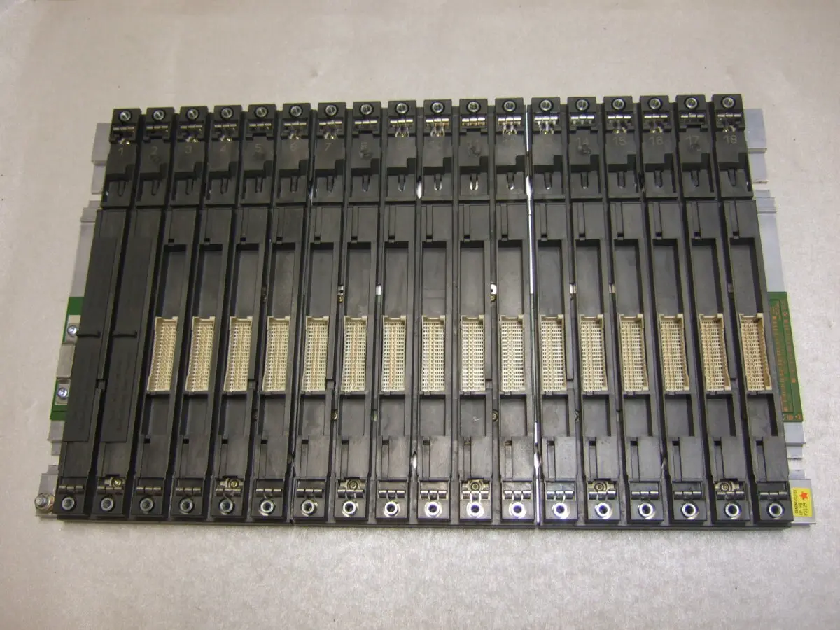 Produktfoto 1 von Siemens Simatic S7 400 Baugruppenträger ER1 Rack 6ES7403-1TA01-0AA0