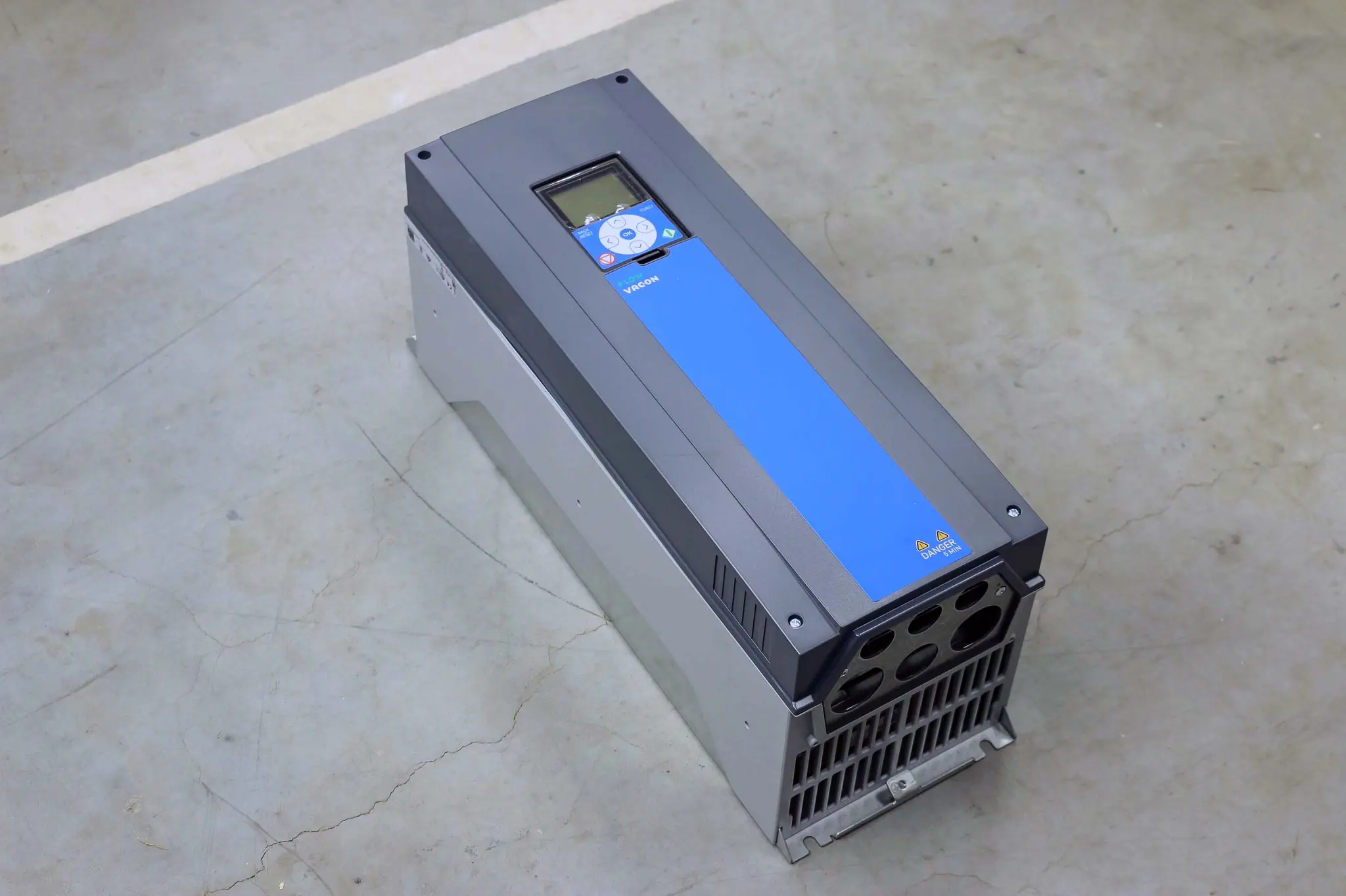 Produktfoto 1 von 0100-3L-0010-7-FLOW+SBF4+IP54+EMC4+FL02+DPAP+DLNO