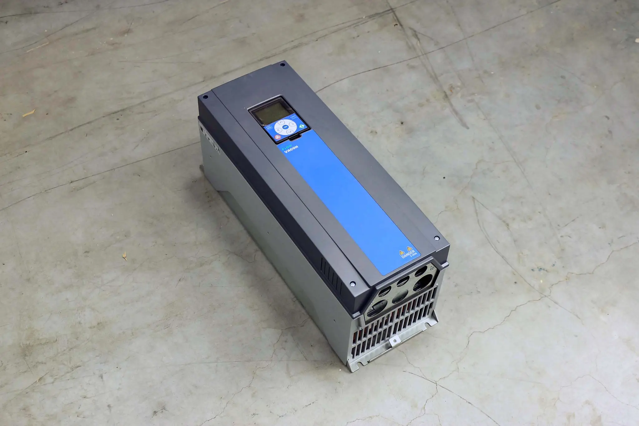 Produktfoto 1 von 0100-3L-0007-7-FLOW+SBF4+IP54+EMC4+FL02+DPAP+DLNO
