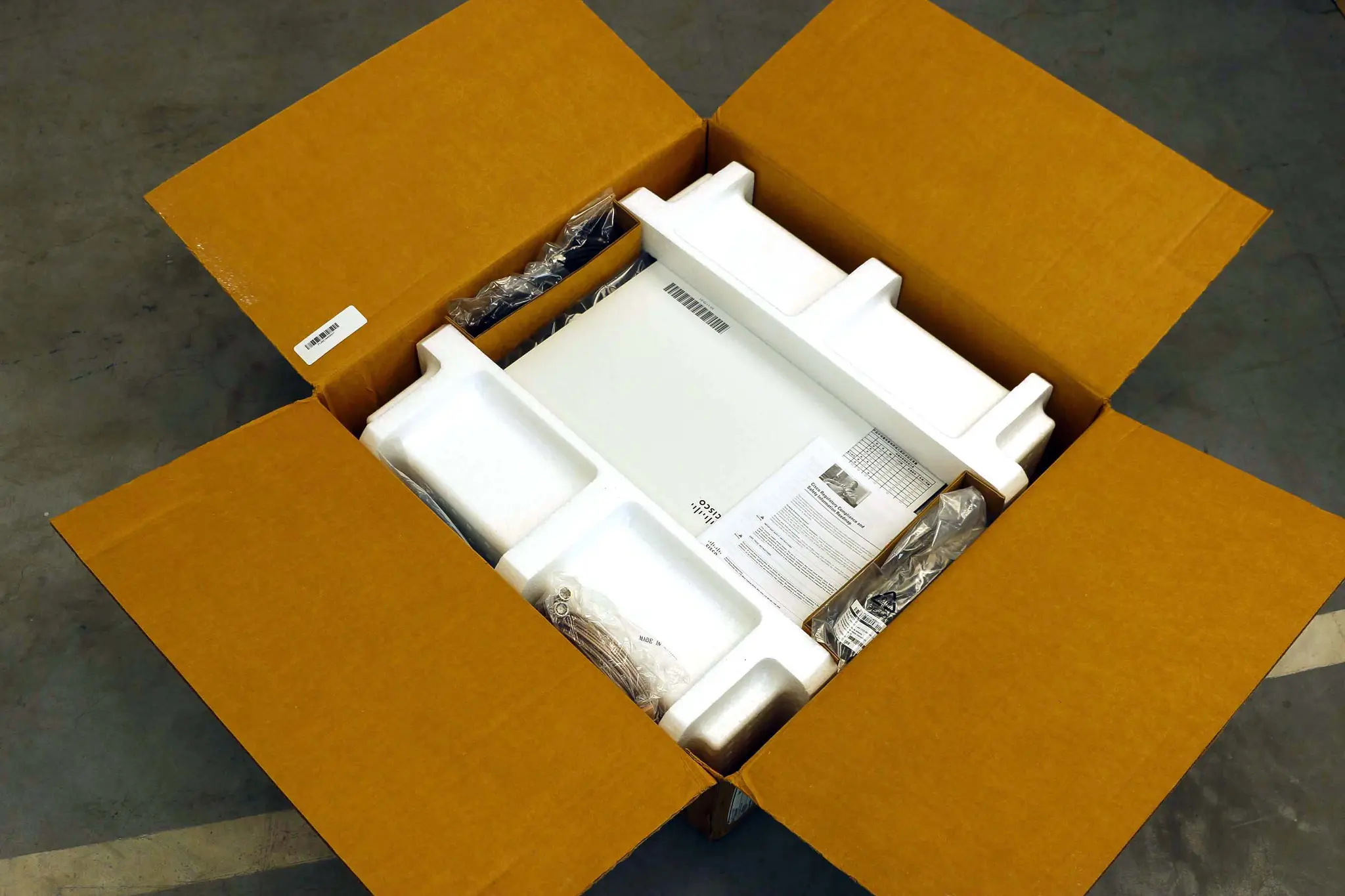 Produktfoto 1 von ISR 4331 AXV BUNDLE