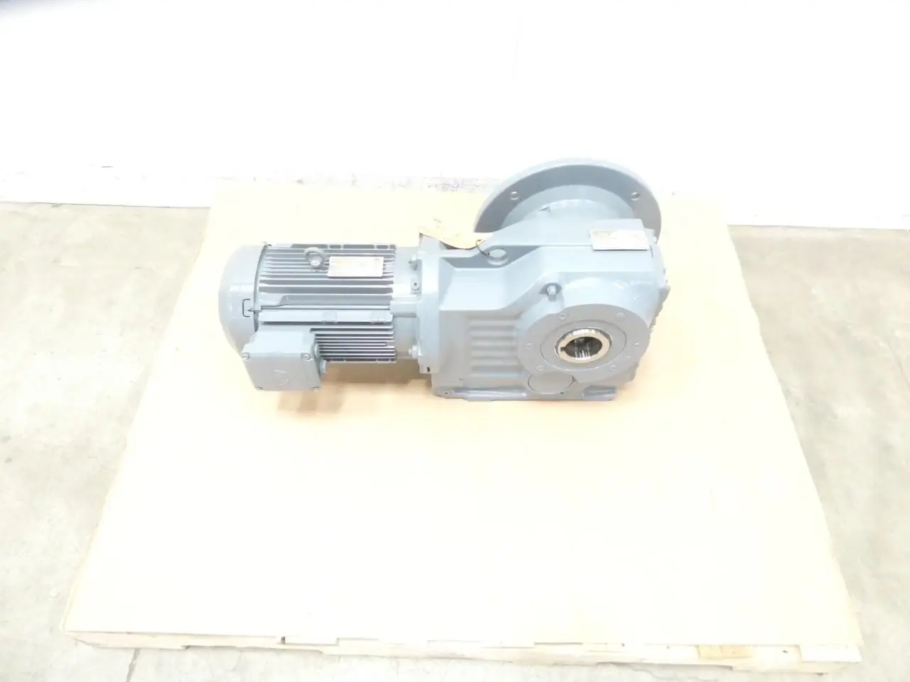 Produktfoto 1 von SEW EURODRIVE KAF87 DRN100L4/RI