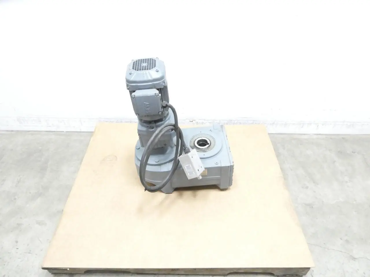 Produktfoto 1 von SEW EURODRIVE FA87/G R57 DRN90S4