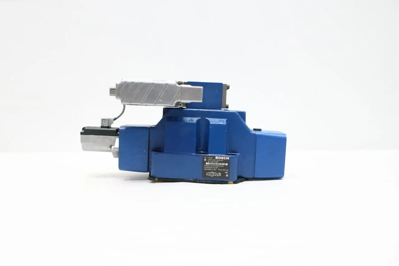 Produktfoto 1 von BOSCH 0811404452 4WRLE25WZ350SJ-3X/G24EK0/A1M-561