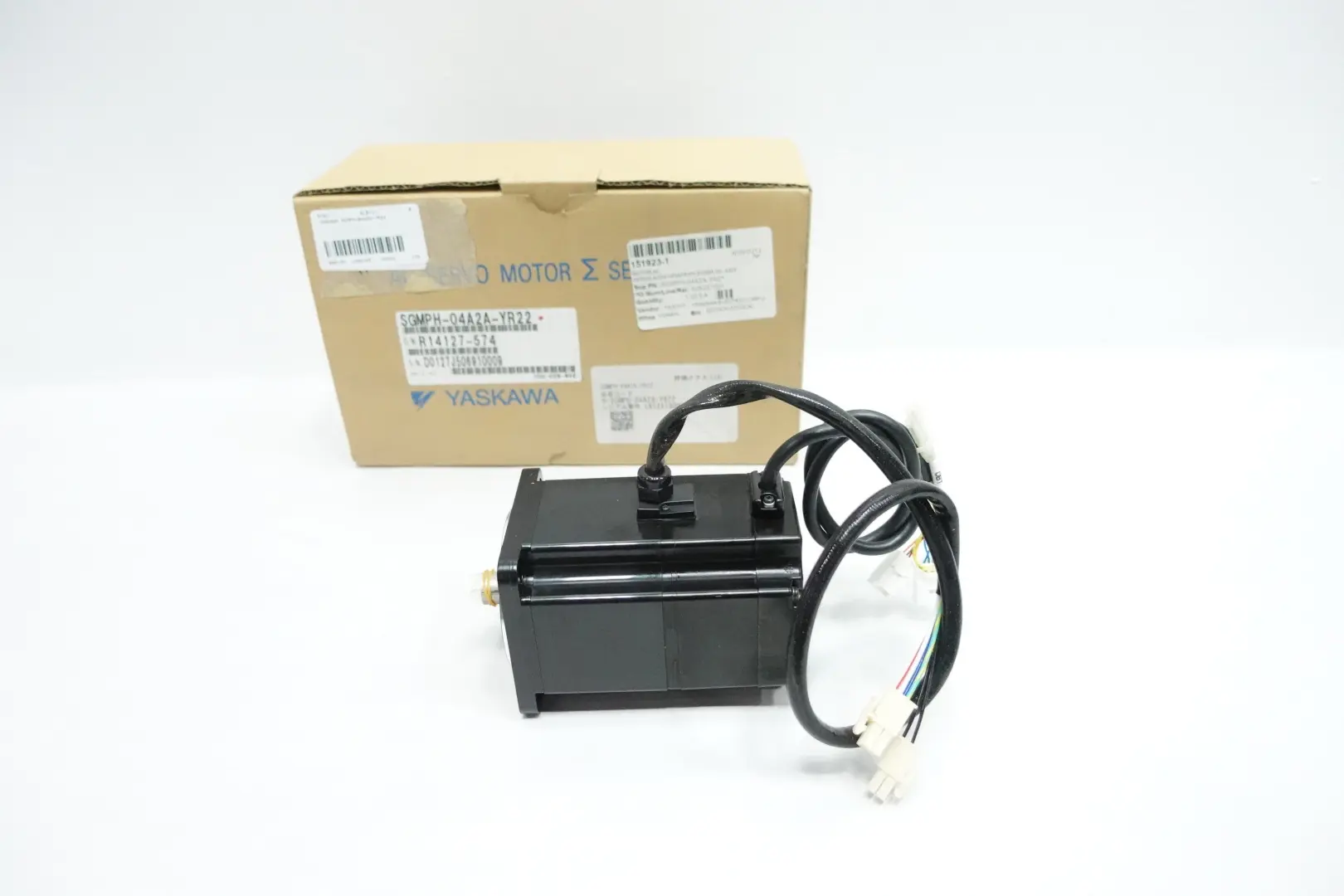 YASKAWA SGMPH-04A2A-YR22