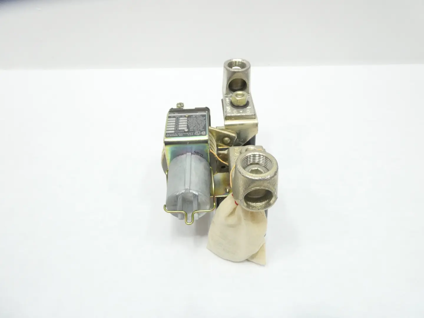 Produktfoto 1 von ALLEN BRADLEY 810-A26A