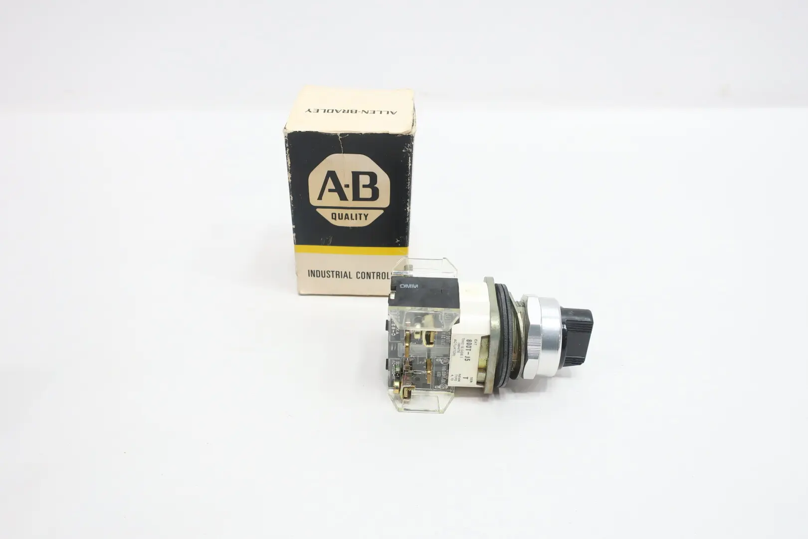 ALLEN BRADLEY 800T-J5B