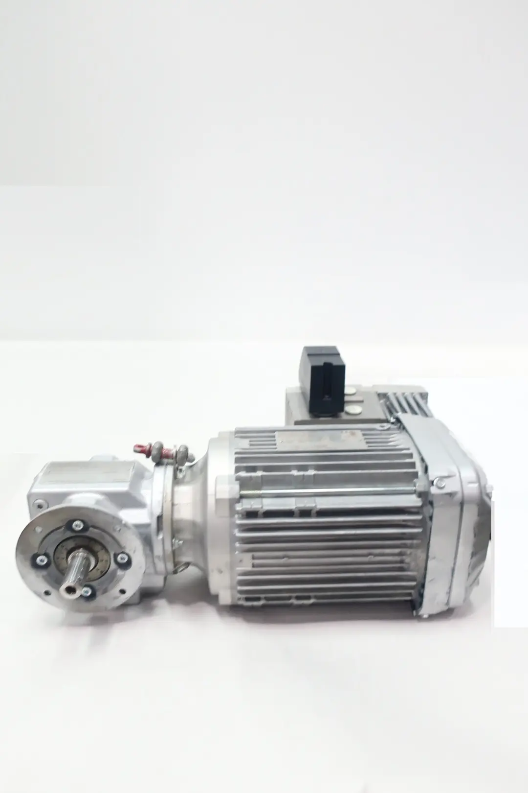 Produktfoto 1 von SEW EURODRIVE SF37 DRN90L4/MM15/MO