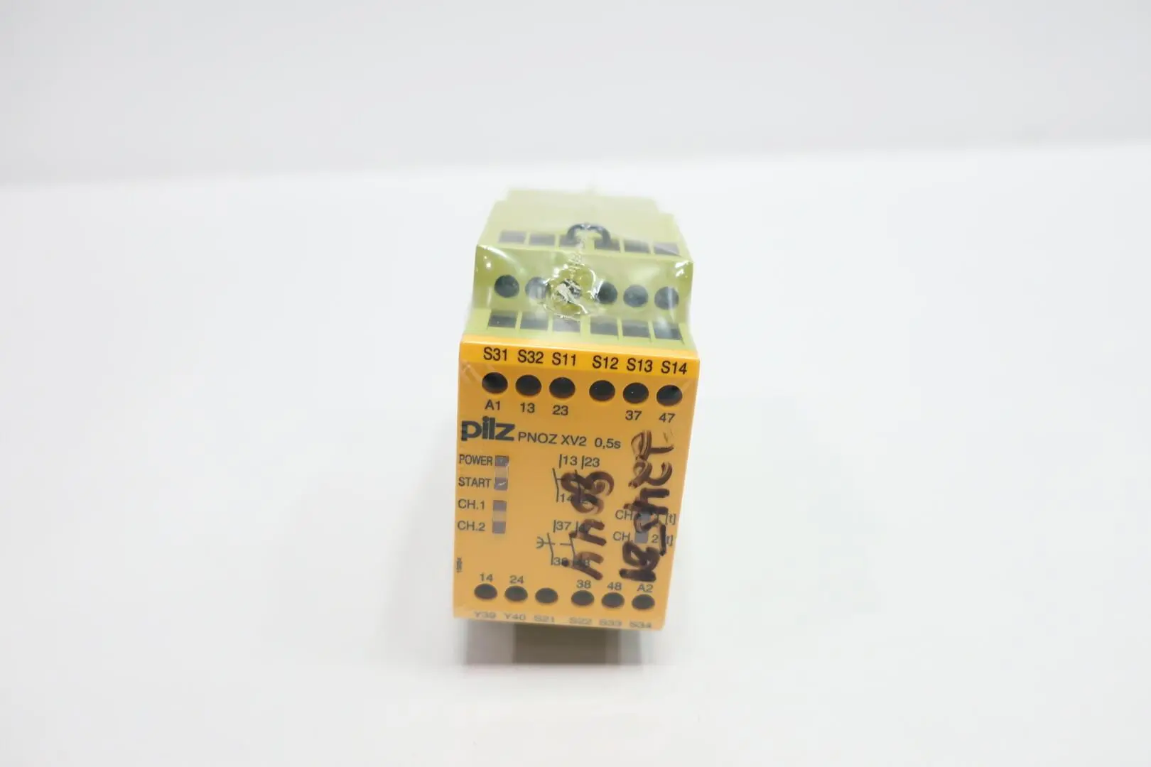 Produktfoto 1 von PILZ PNOZ XV2 0.5/24VDC2N/O 2N/O FIX