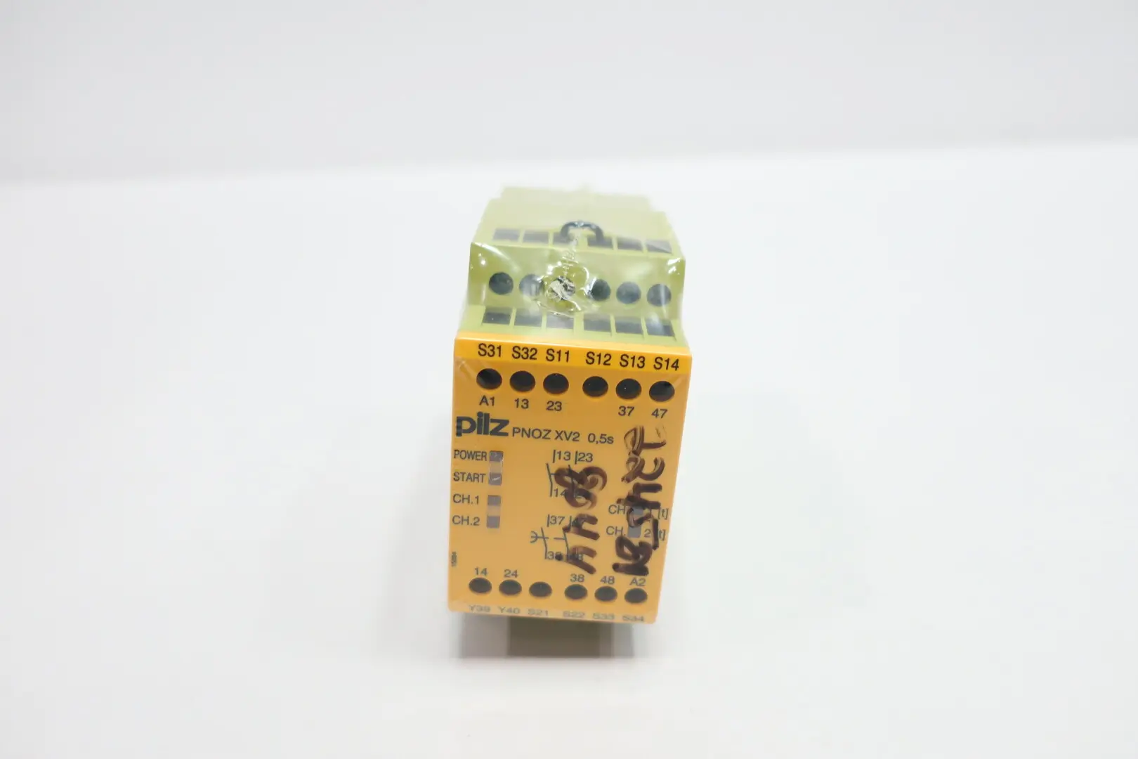 Produktfoto 1 von PILZ PNOZ XV2 0.5/24VDC2N/O 2N/O FIX