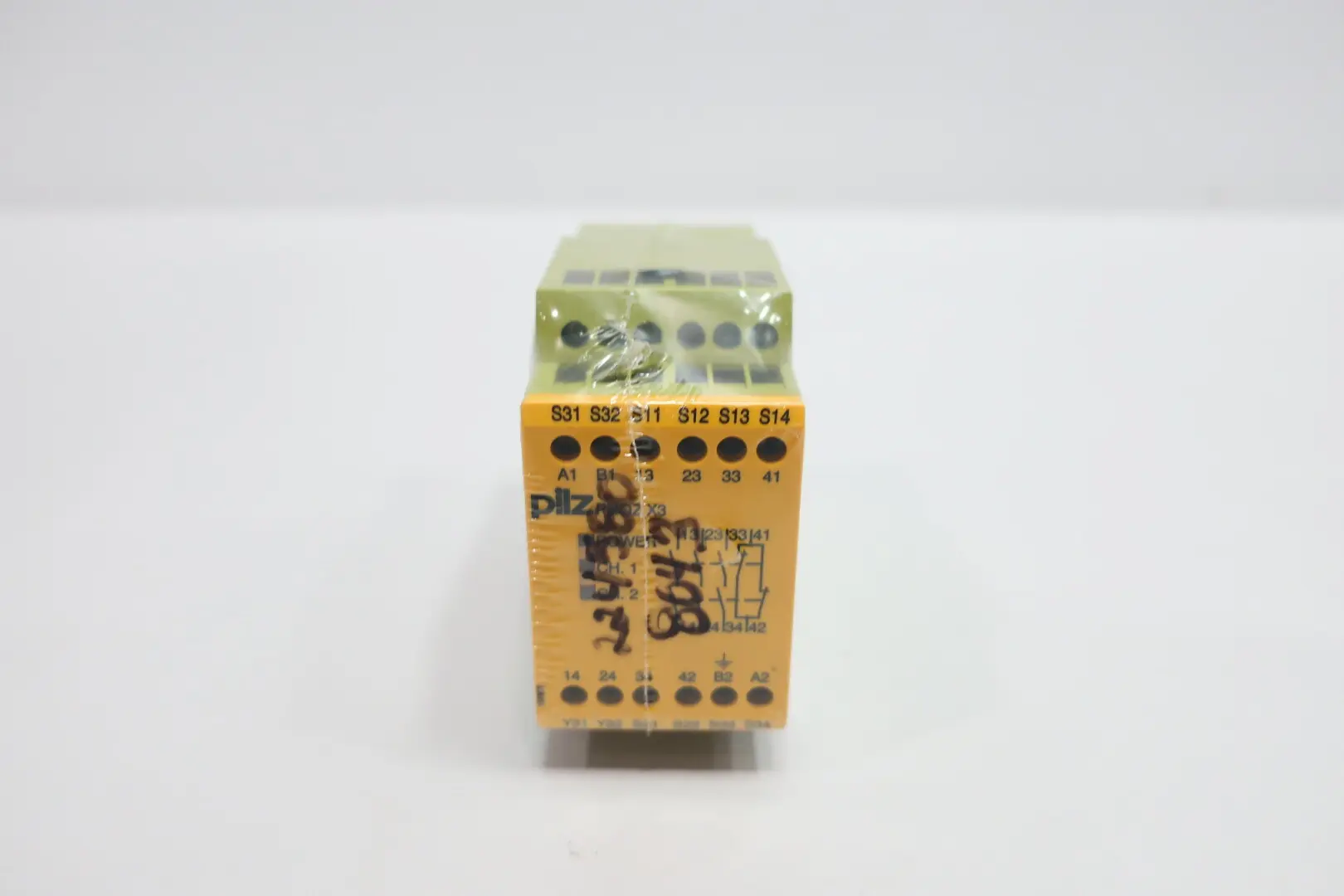 Produktfoto 1 von PILZ PN0Z X3 24VAC 24VDC 3N/O 1N/C 1SO