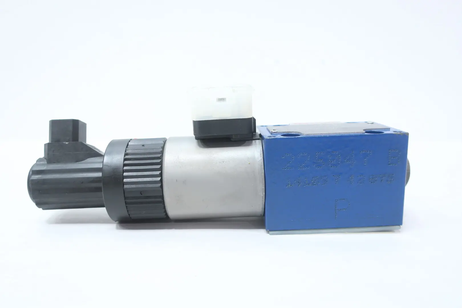 Produktfoto 1 von REXROTH R901011624 4WRE 6 WA32-22/G24K4/V