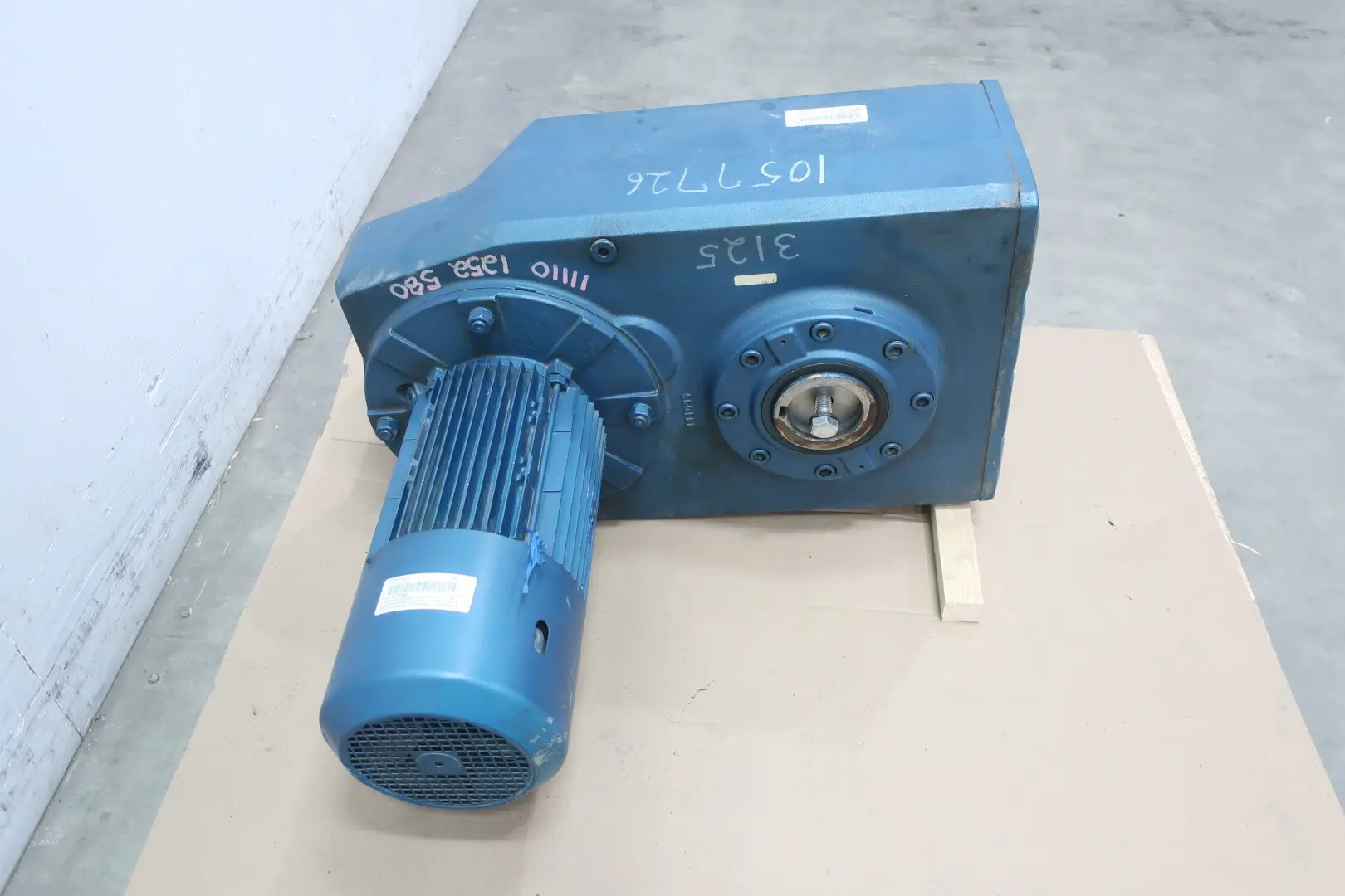 Produktfoto 1 von SEW EURODRIVE FA100DFV132S4BMG8HR