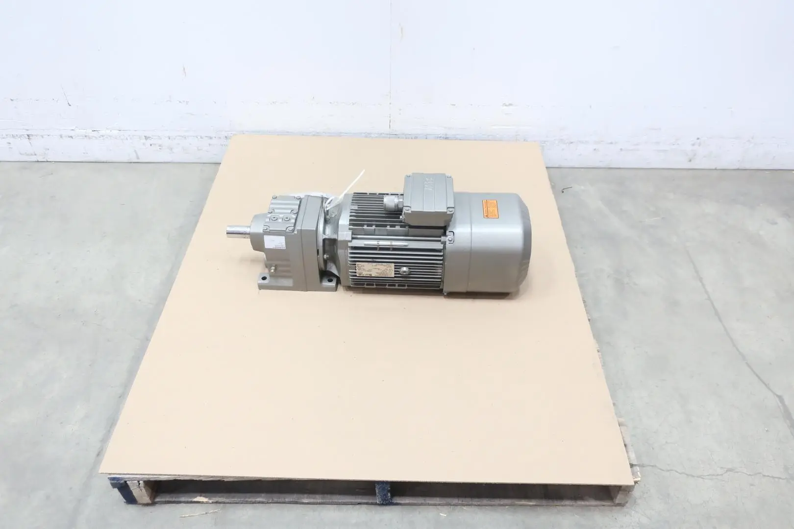 Produktfoto 1 von SEW EURODRIVE R47 DRN112M6/BE5HR
