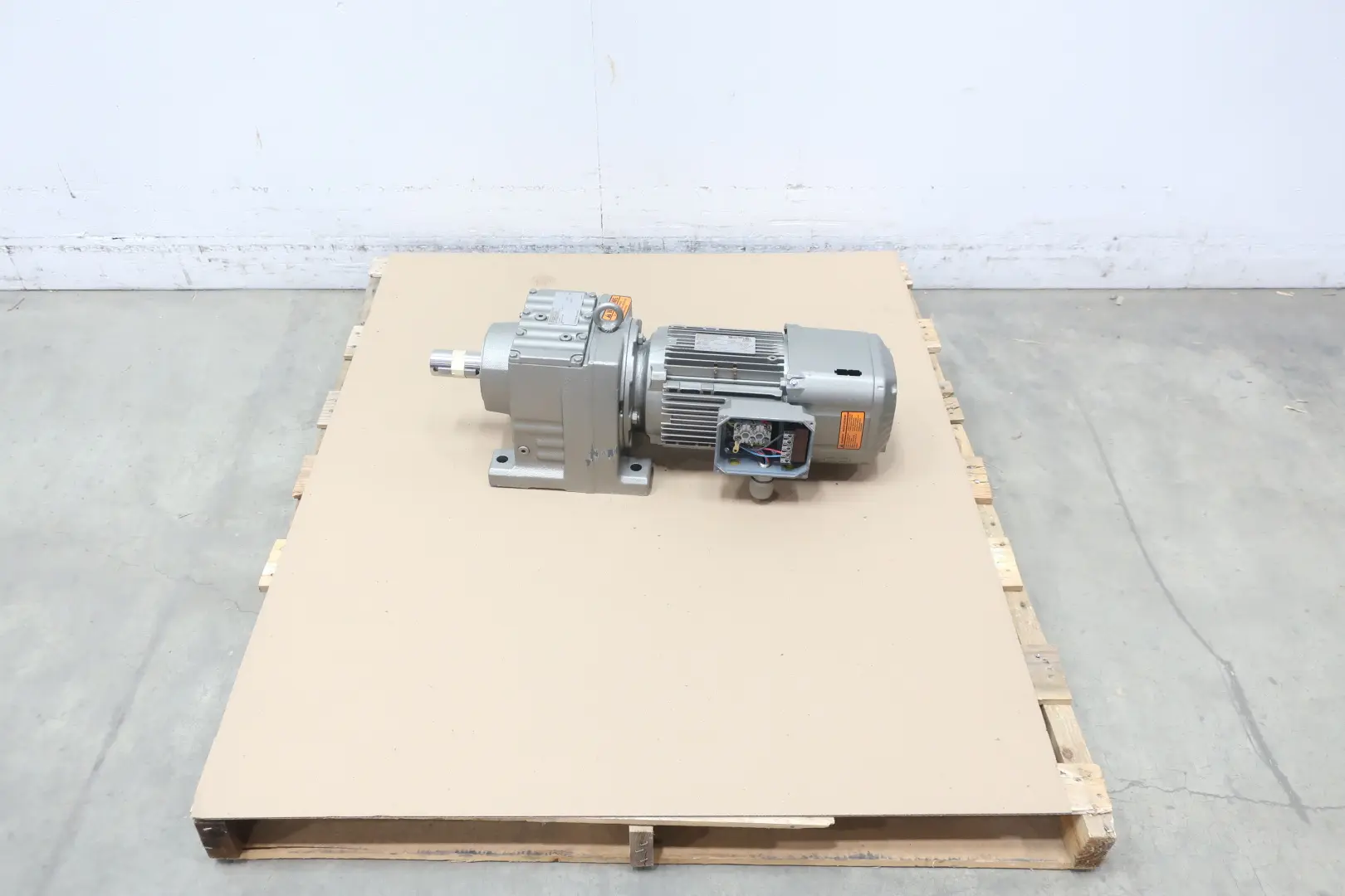 Produktfoto 1 von SEW EURODRIVE R77 DRN90L4/BE2HR