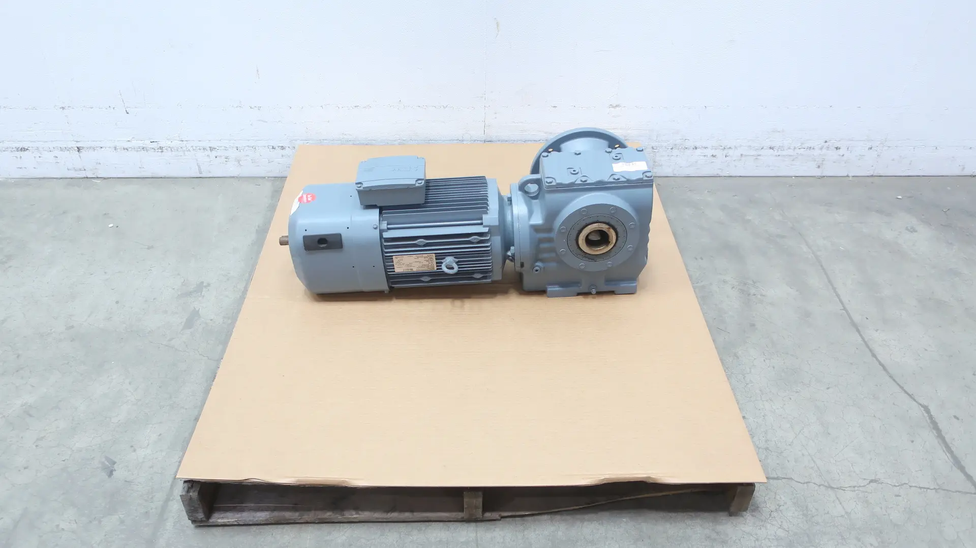 SEW EURODRIVE SAF77 DRE132S4BE5/2W