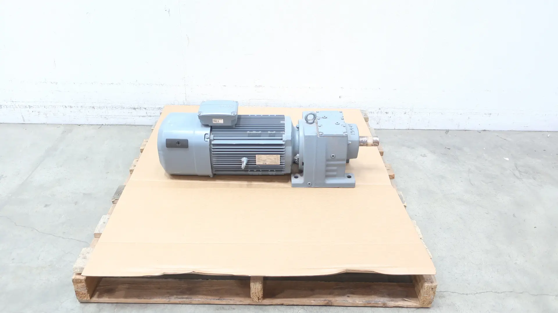 Produktfoto 1 von SEW-EURODRIVE R77 DRN132S4/BE5HF