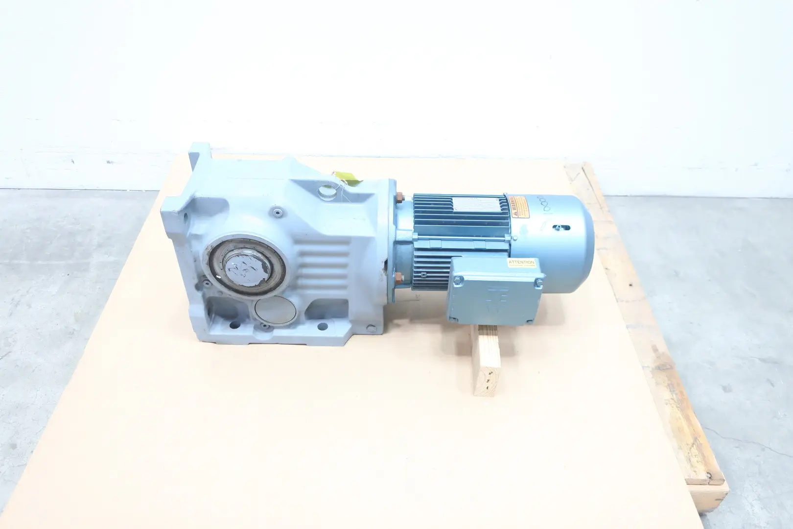 Produktfoto 1 von SEW EURODRIVE KA87B DFT100L4BMG4HFTH