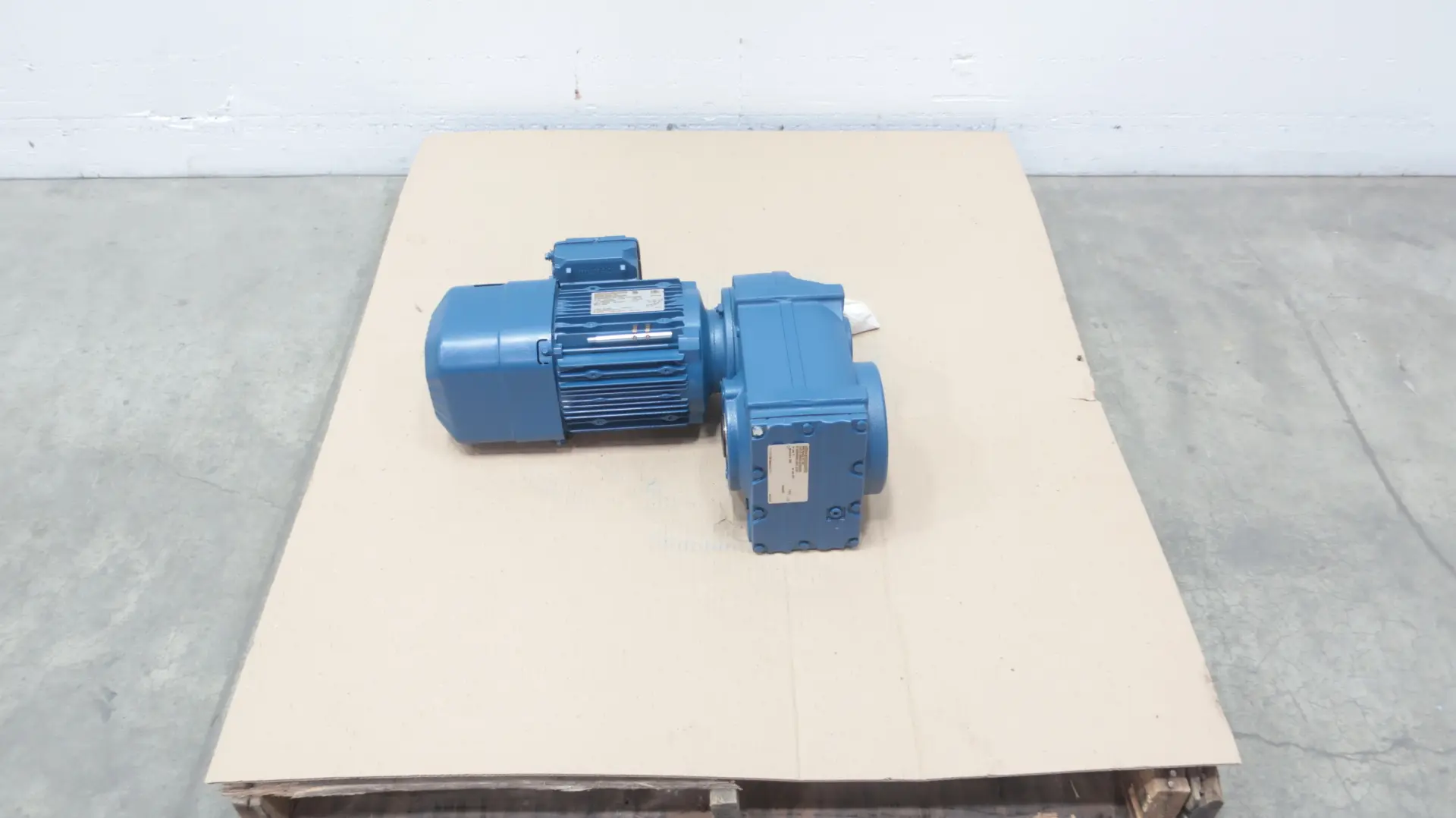Produktfoto 1 von SEW EURODRIVE FA67/G DRS90L8/2BE2HR
