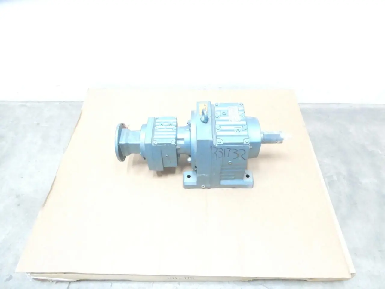 Produktfoto 1 von SEW EURODRIVE R87R57AM145-KS
