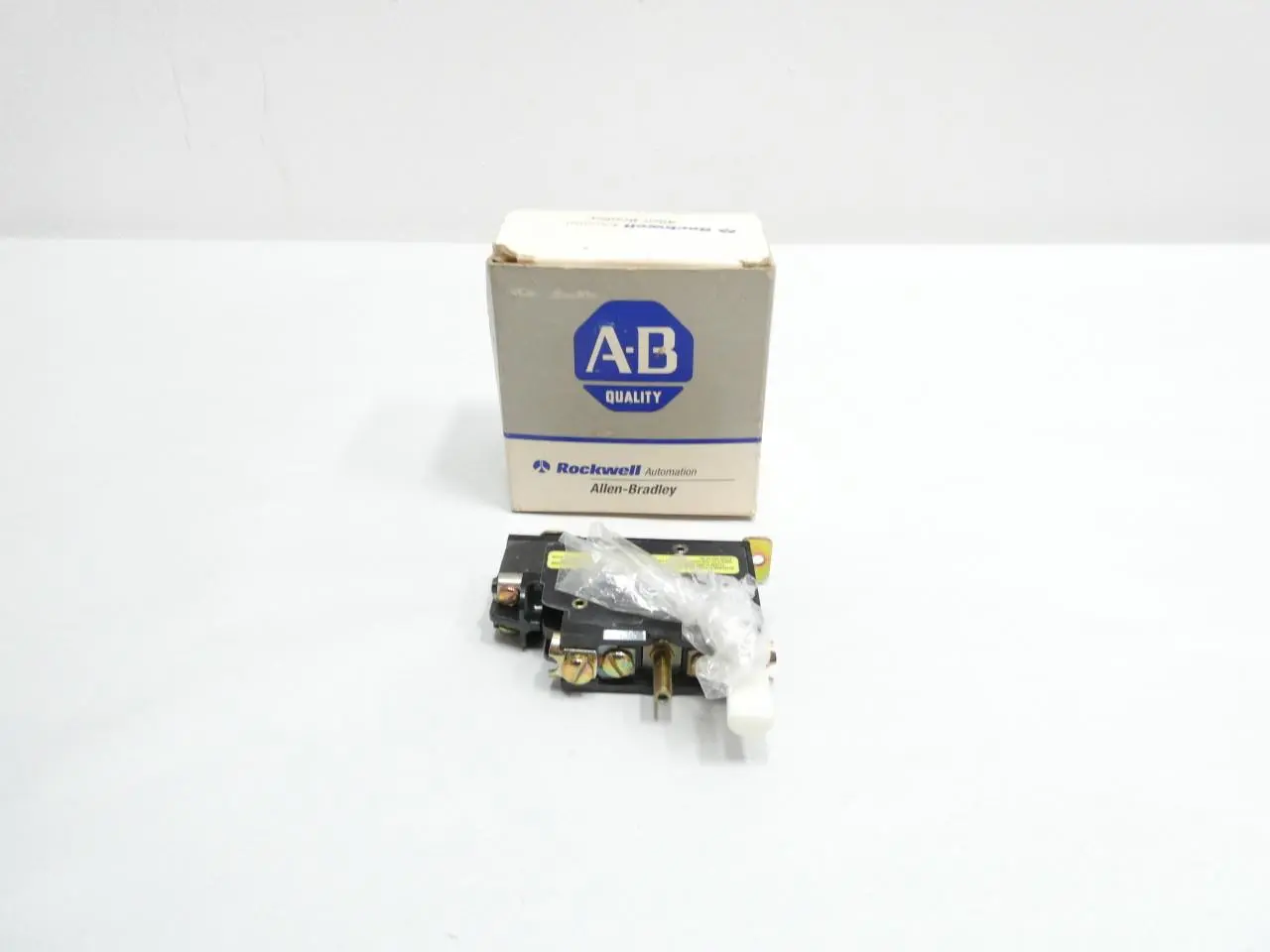 Produktfoto 1 von ALLEN BRADLEY 815-BOV49