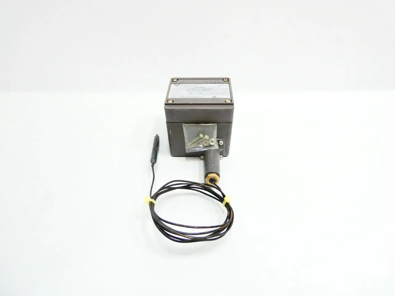 Produktfoto 1 von BARKSDALE T2H-H351