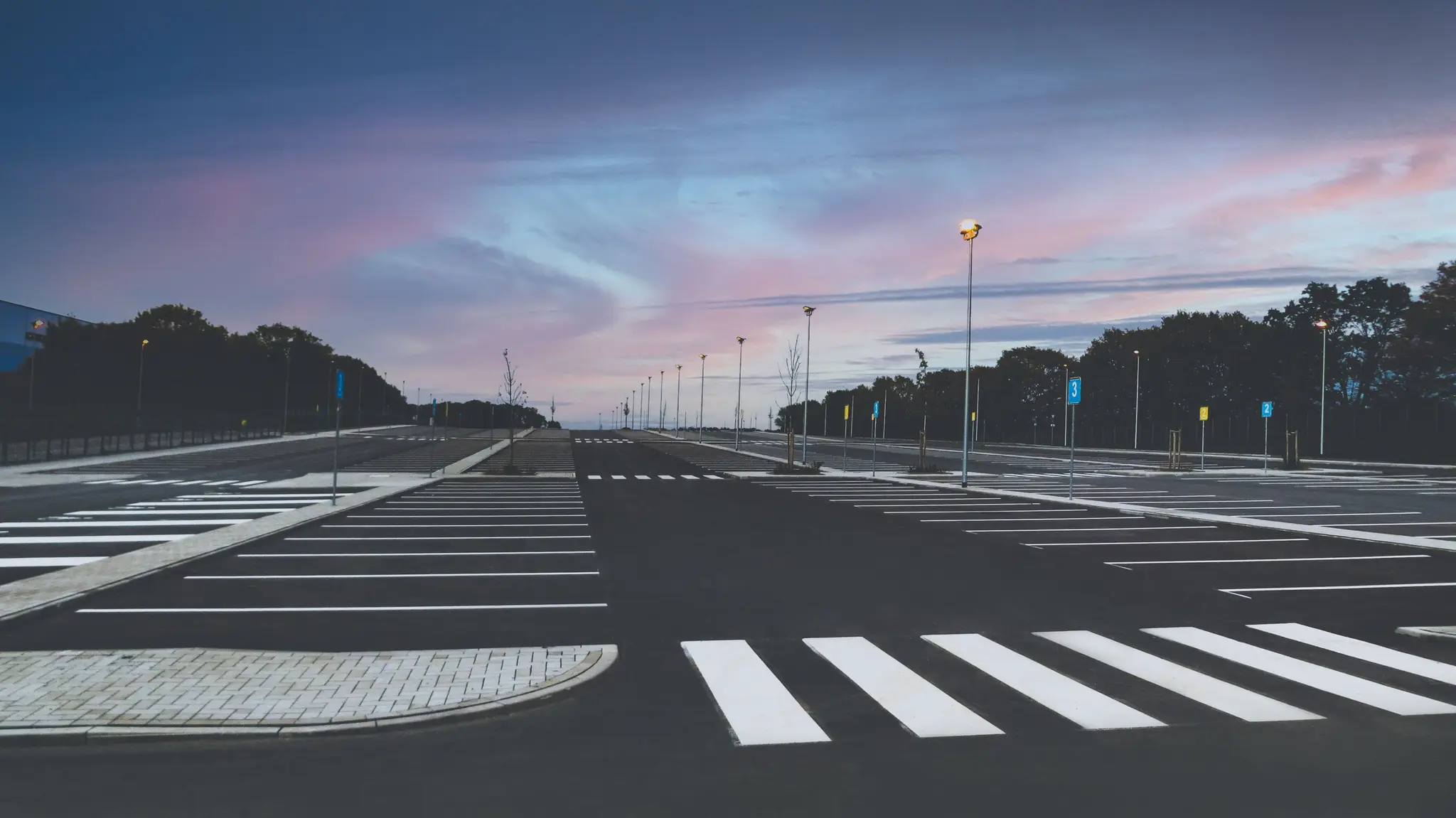 Produktfoto 1 von LED-Planflächenstrahler FOCO 9W 35W 1120lm 4800lm IP66 asym-str 4000K Ra≥