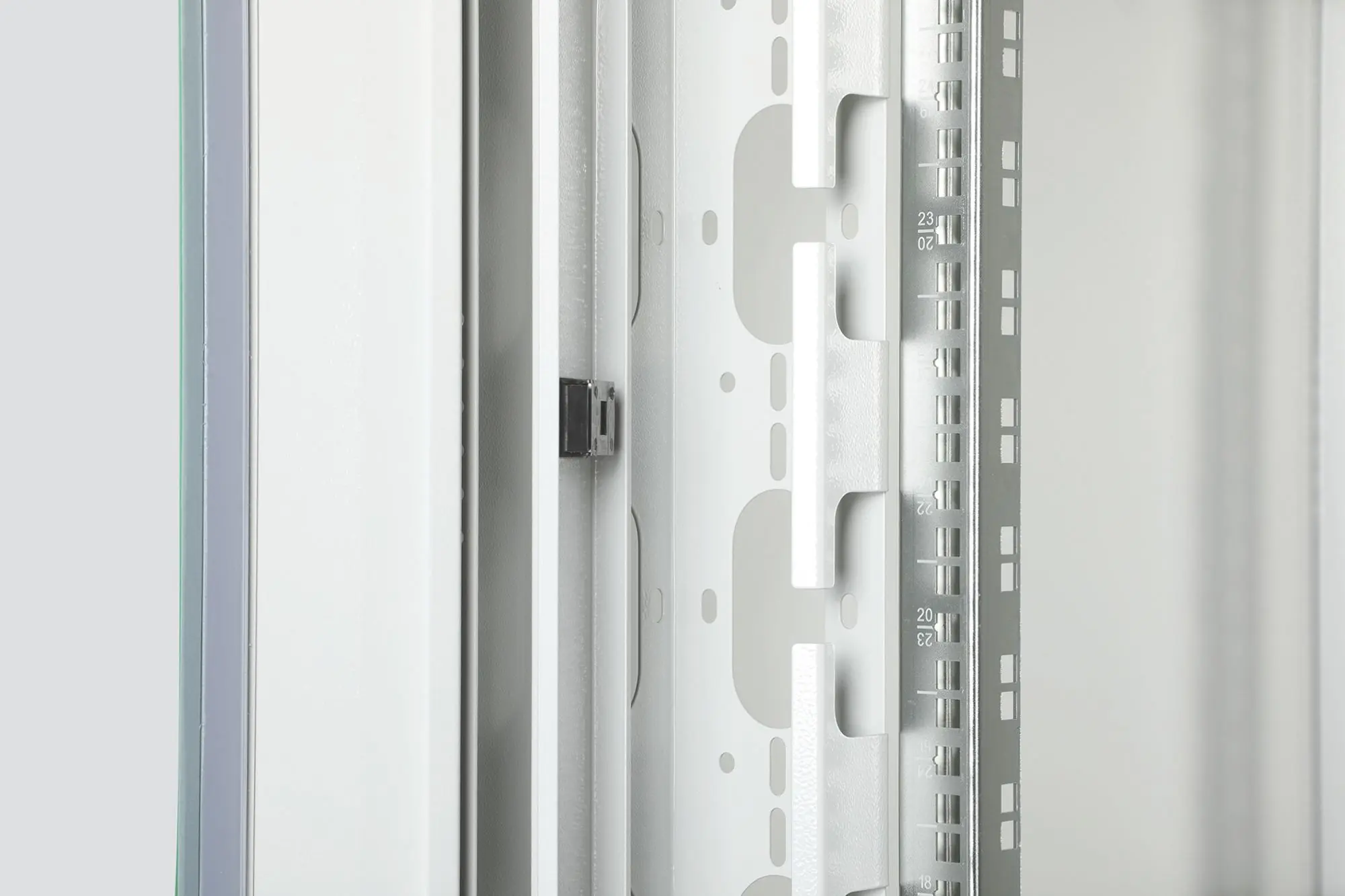 Produktfoto 1 von Netzwerkschrank Unique Serie - 800x800mm (BxT)