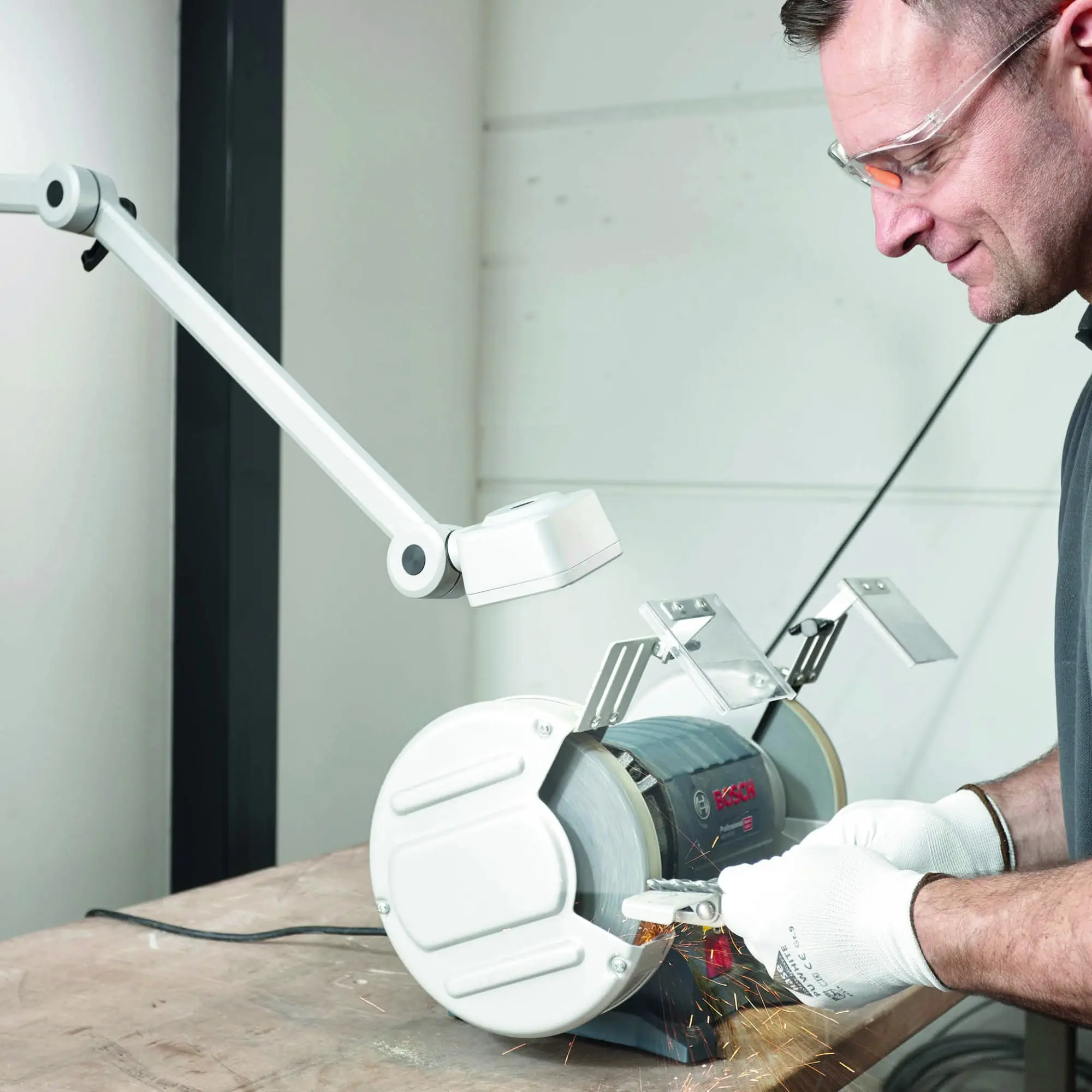 Produktfoto 1 von CENALED SPOT Gelenkarm 350+450mm Anschraubsockel Optik 30° 9W 100-305VAC