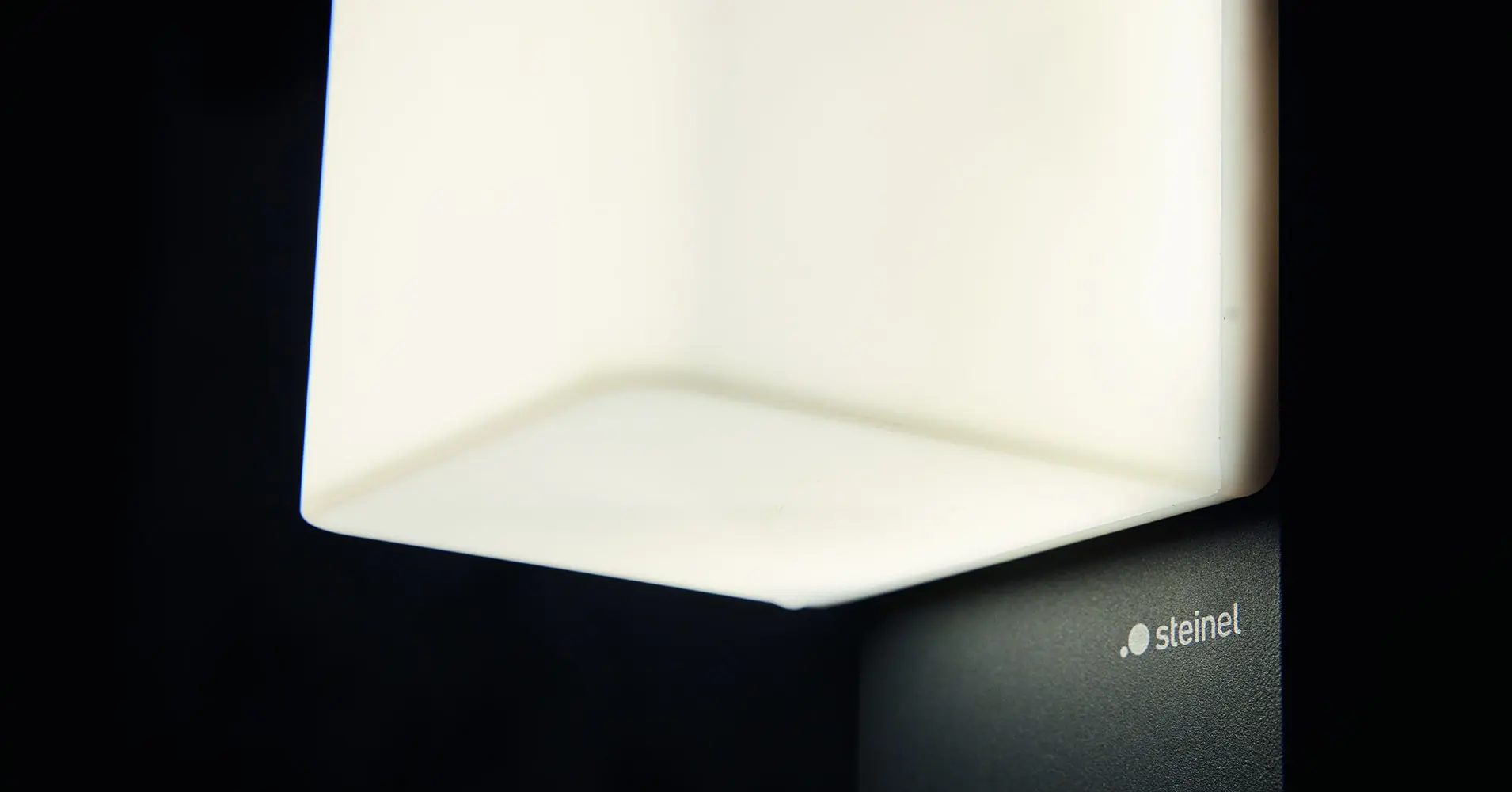 Produktfoto 1 von Sensor-LED-Außenleuchte GL 80 SC, 9.1 W, 650 lm, silber, IP44 Mit