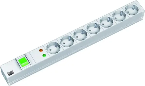 Produktfoto 1 von 19" 1HE 7xSchuko 1xSchalter 1xÜSS Strom 2m Schuko