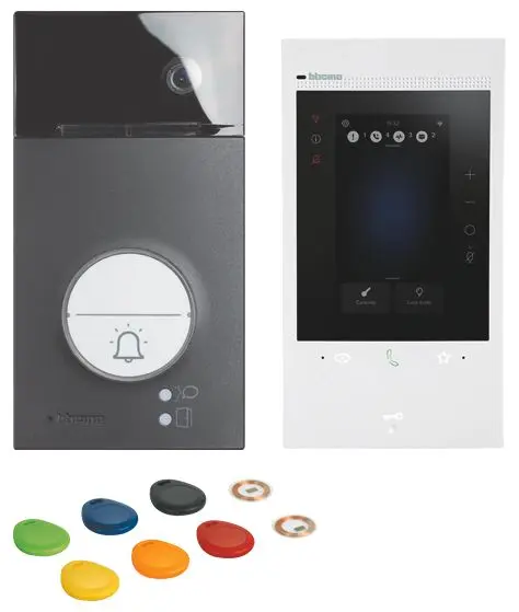 Produktfoto 1 von Flex'ONE Video-Set mit Türstation LINEA3000 Black + CLASSE 300EOS