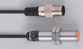 Produktfoto 1 von Ind.Sensor M12x1 L=54 Sn=2mm bündig S DC PNP/NPN 0,8m PUR M12 IP67 2L 800Hz