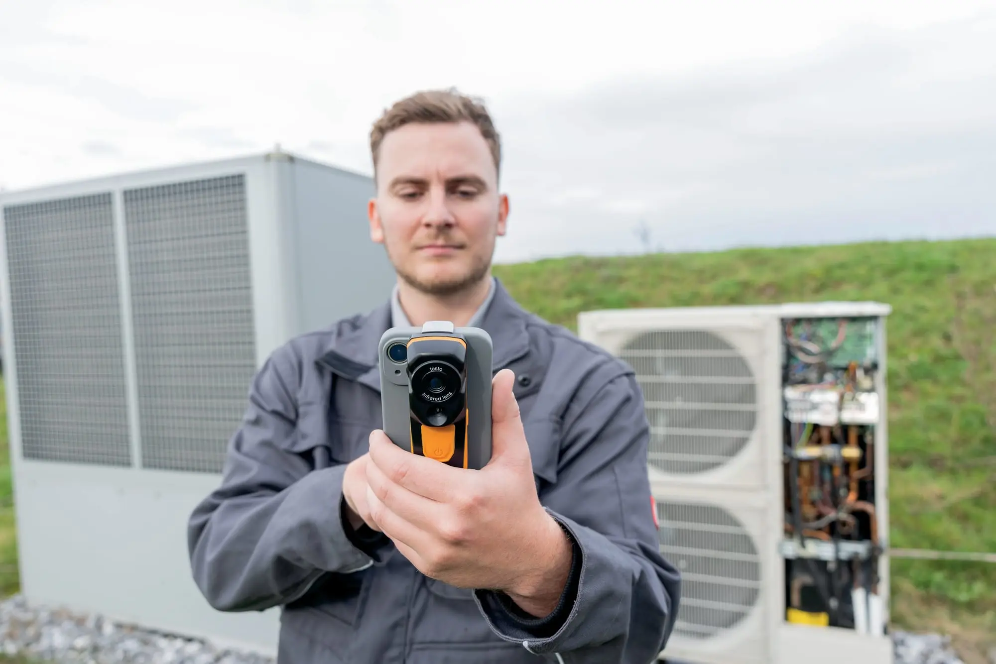 Produktfoto 1 von testo 860i Set Kompakte Wärmebildkamera f.Smartphones