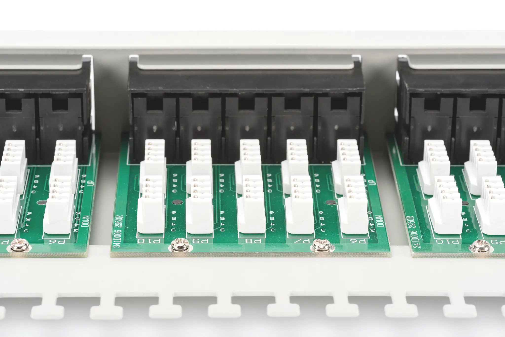 Produktfoto 1 von CAT 3 ISDN Patch Panel ungeschirmt 50-Port RJ45 1HE Rack Mount grau