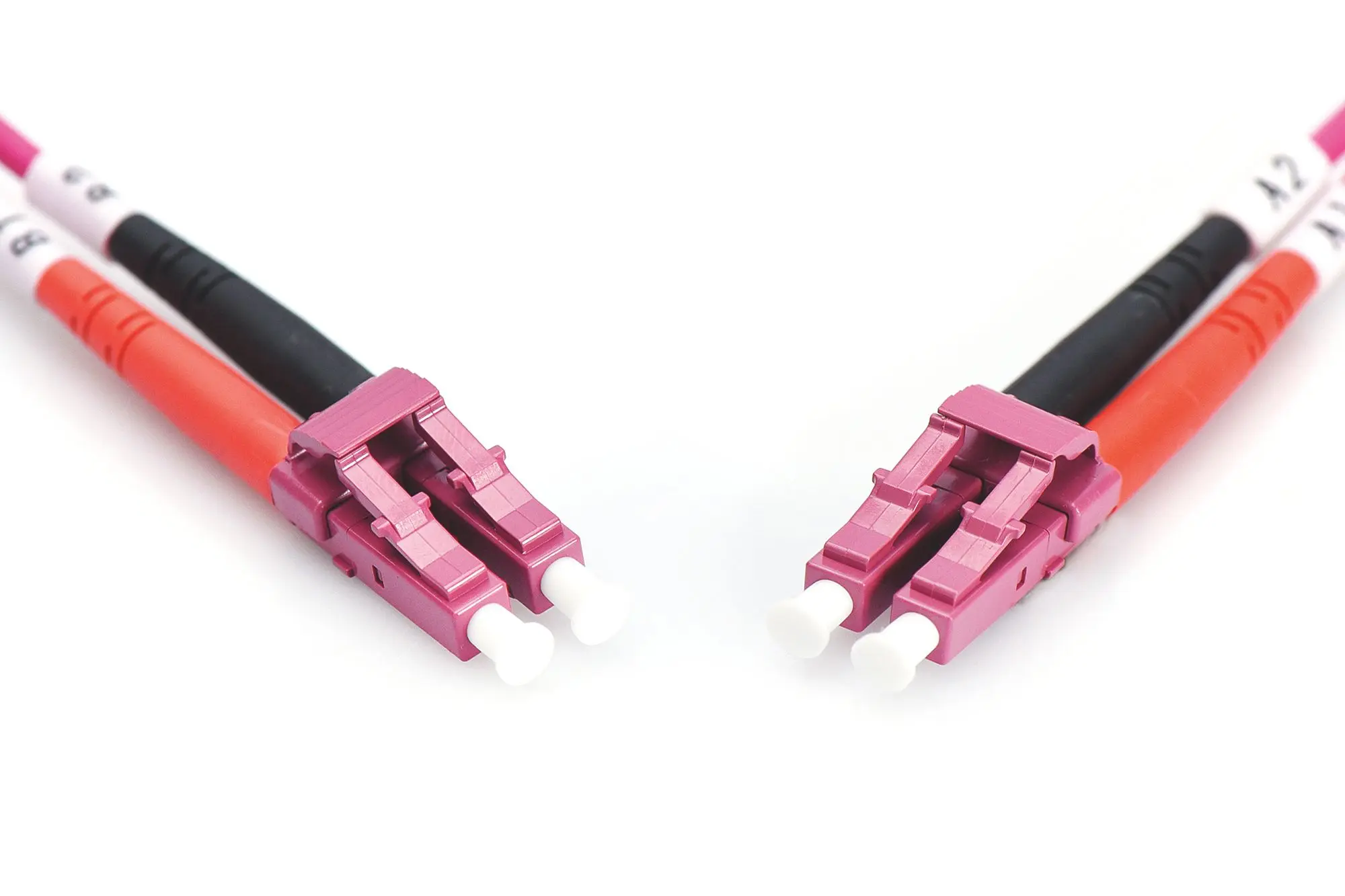 Produktfoto 1 von LWL Multimode Patchkabel OM4 LC/LC 2m Duplex Farbe RAL4003 Länge: 2m