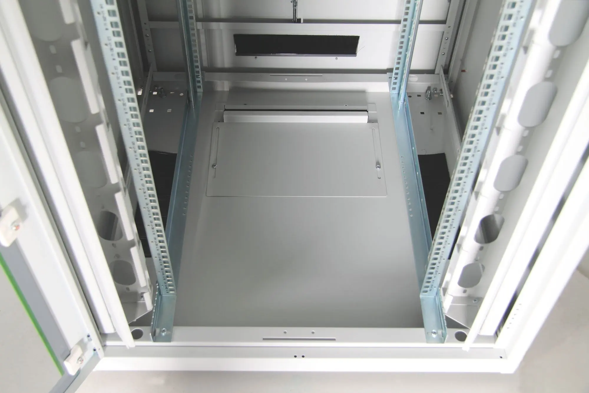 Produktfoto 1 von DIGITUS 47HE Netzwerkschrank 2276x800x800mm grau