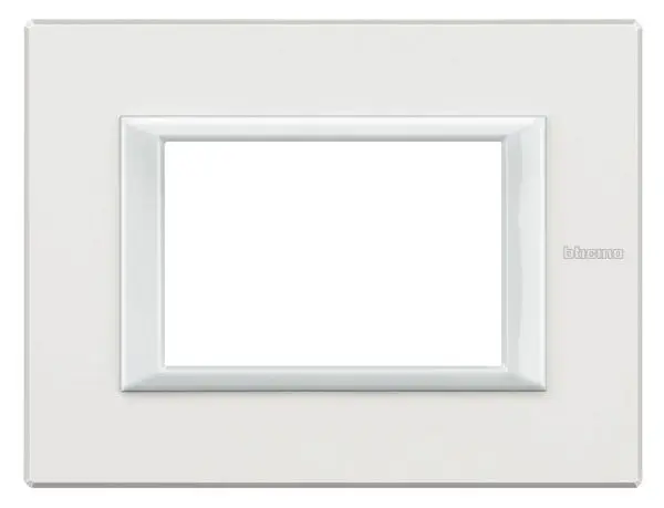 Produktfoto 1 von Abdeckrahmen AXOLUTE: 3 Module, White Aluminium