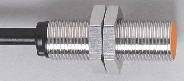 Produktfoto 1 von Ind.Sensor M12x1 L=31,5 Sn=2mm bündig S DC PNP 0,4m PUR IP67 3L 1200Hz