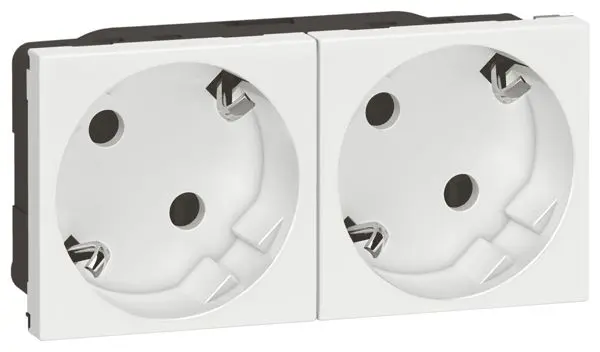 Produktfoto 1 von 45° Schuko-Steckdosen, 3f 6 Module weiß