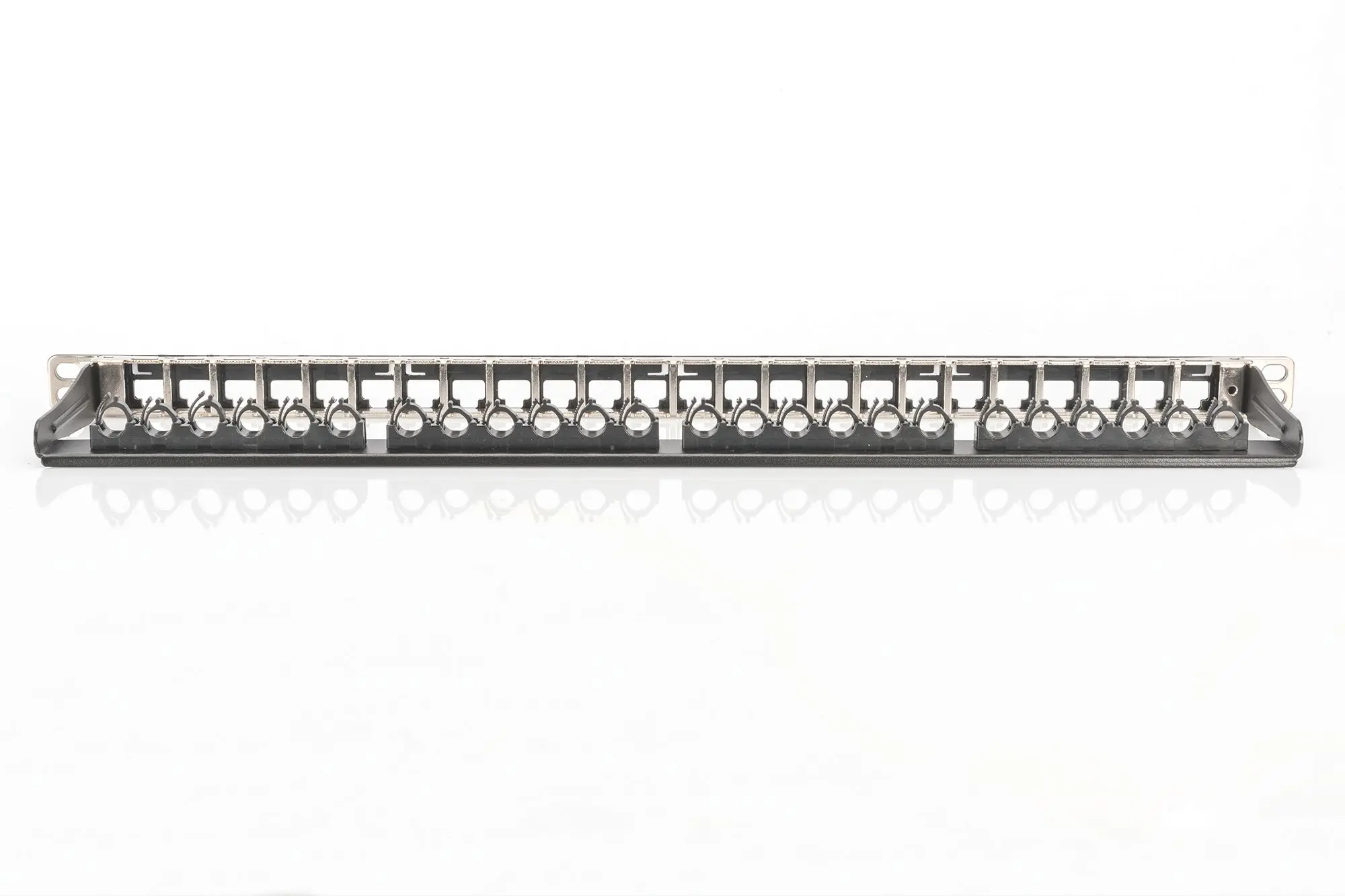 Produktfoto 1 von DIGITUS Modulares Patch Panel geschirmt 24-Port Beschriftungseld 0,5HE sw