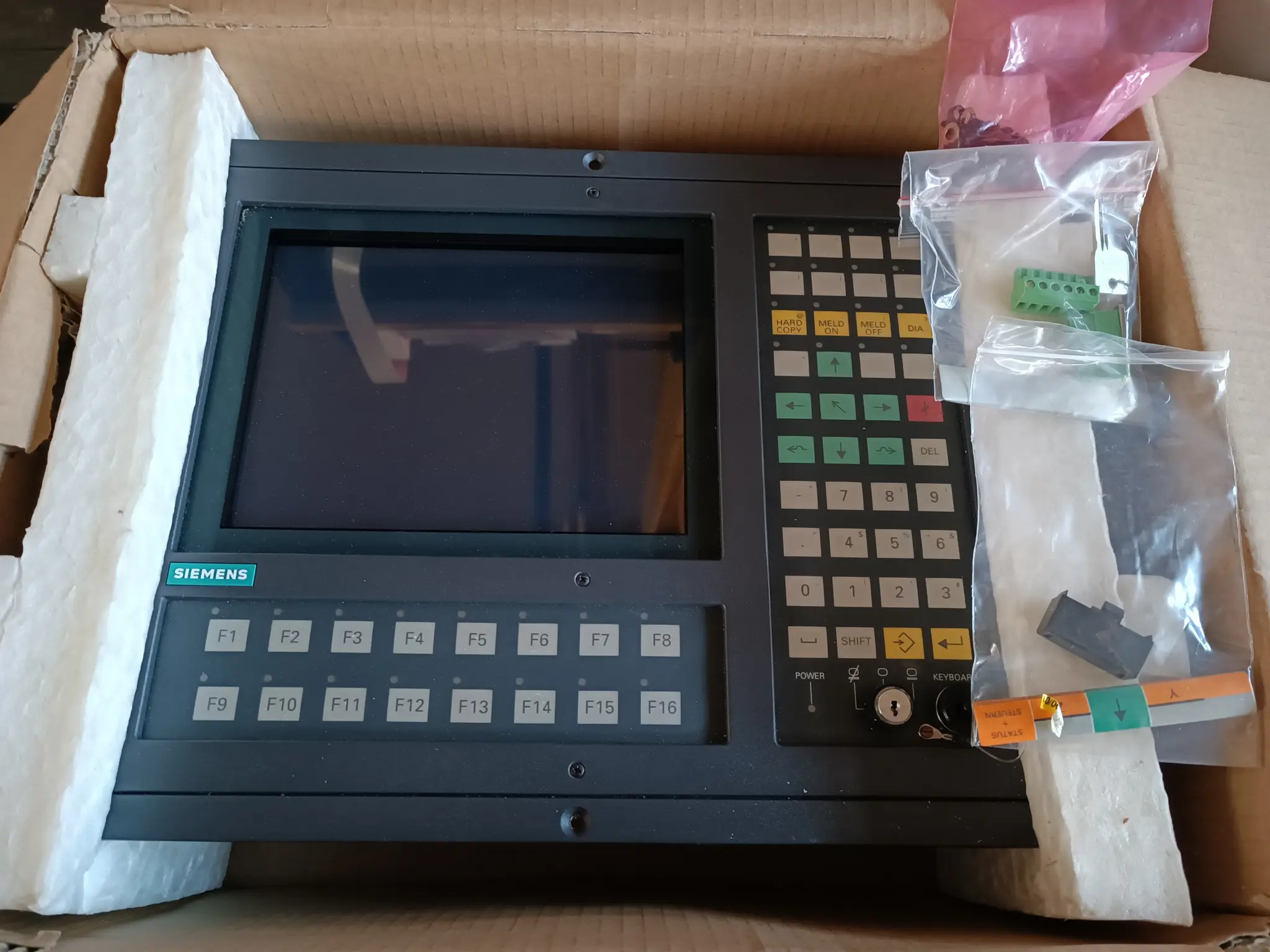 Produktfoto 1 von Siemens 6AV3530-1RR01 OP30A NEU
