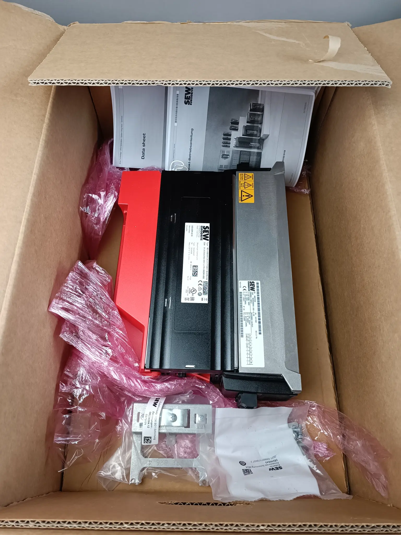 Produktfoto 1 von SEW MDX61B0040-5A3-4-0T + DFE24B + DEH11B NEU OVP