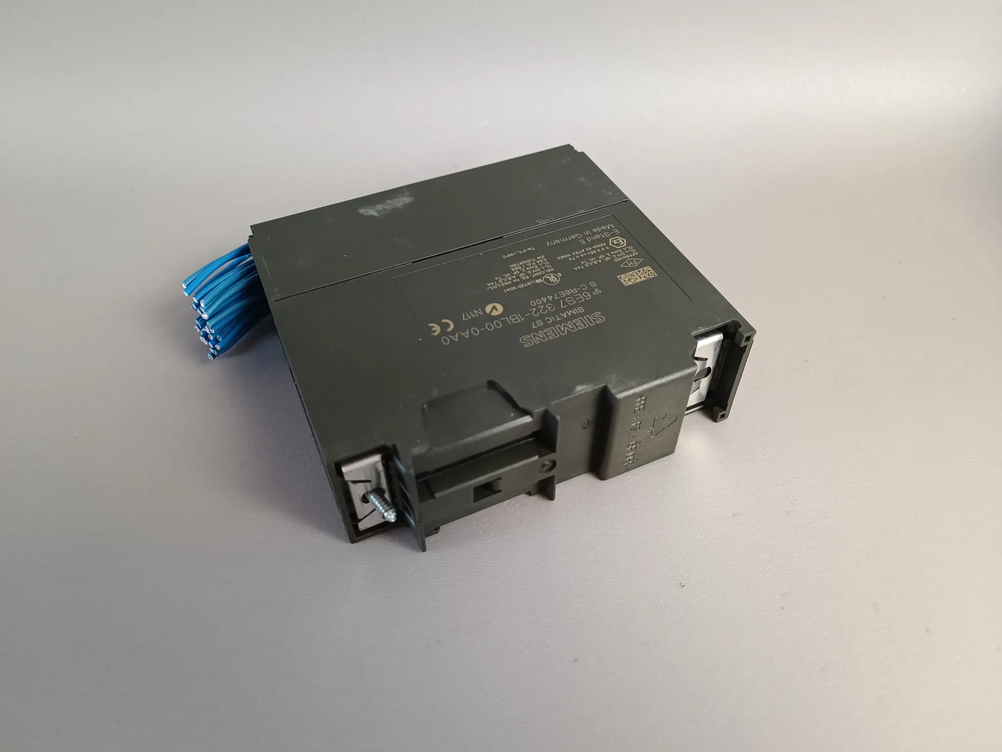 Produktfoto 1 von Siemens 6ES7 322-1BL00-0AA0 ohne Klappe