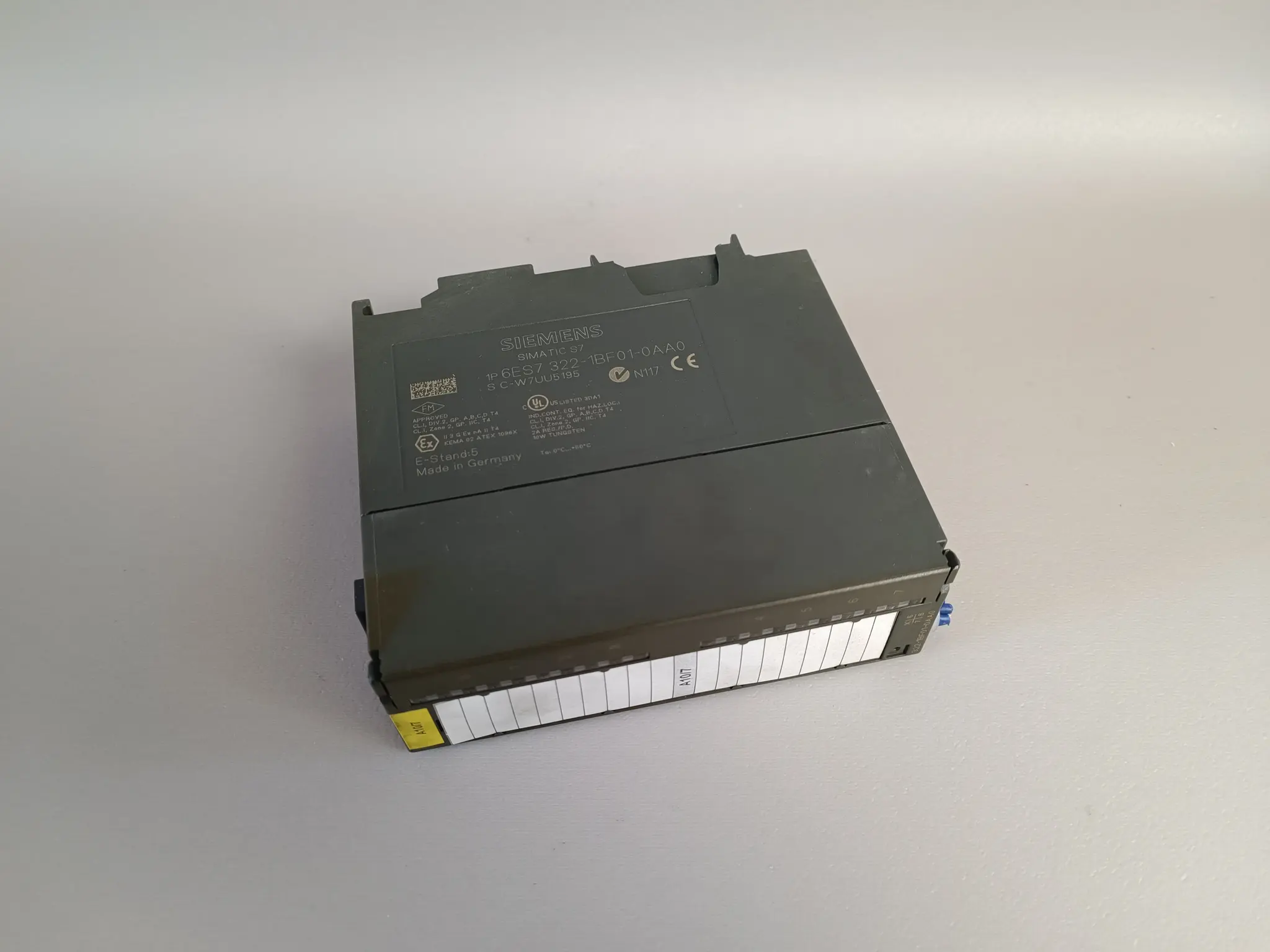 Produktfoto 1 von Siemens 6ES7 322-1BF01-0AA0 / 6ES7322-1BF01-0AA0